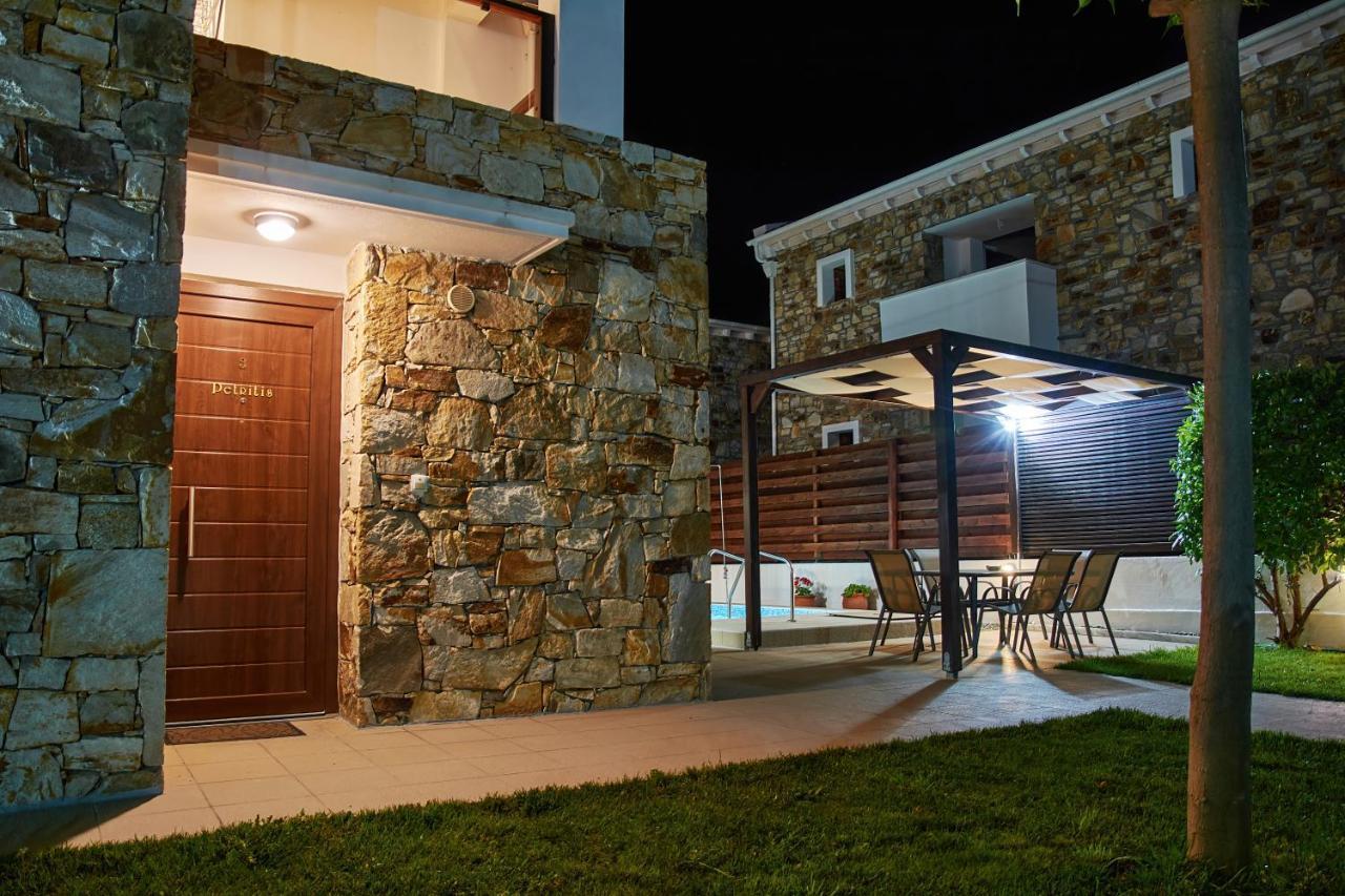 Petritis Villas Nea Iraklitsa エクステリア 写真
